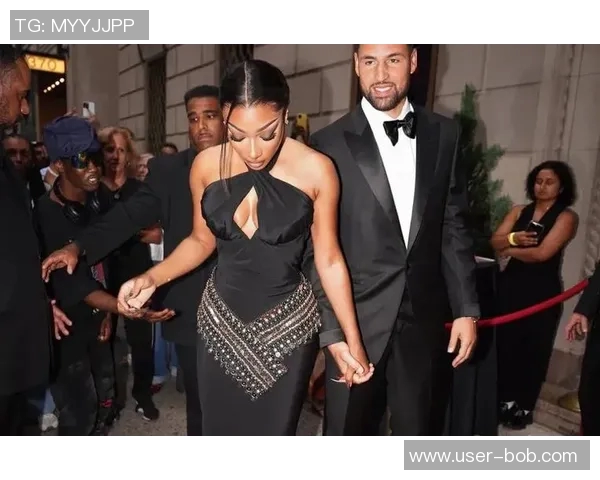 克莱女友马冬梅甜蜜分享二人合照引发热恋话题引网友热议 克莱女友马冬梅甜蜜分享二人合照引发热恋话题引网友热议