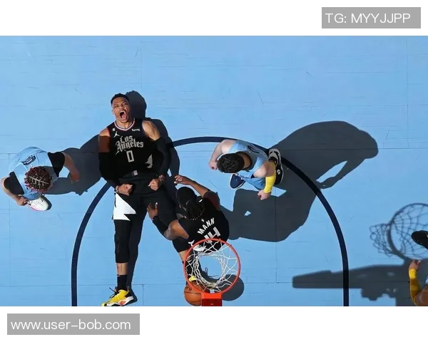 威少新赛季表现亮眼场均118分55板4助三分命中率高达50